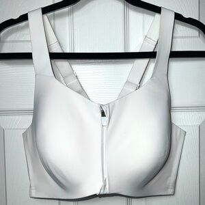 Knix Size 7 White Lined Full Figure Wireless Sports Bra Front/Back Closure Cross